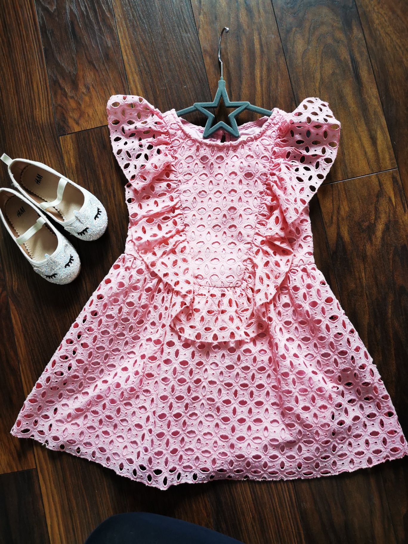 Zara różowa hawtowana sukienka 4-5lat