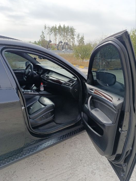 Продам свою BMW X6 4.4л бенз