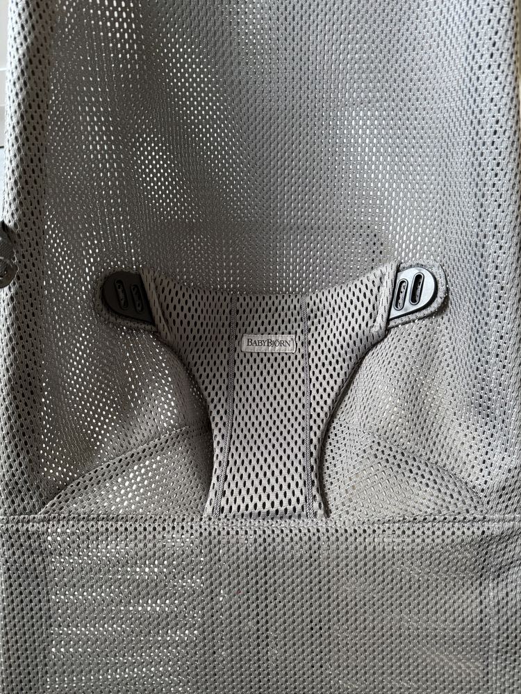 Leżaczek Bujaczek BabyBjorn Bliss Mesh Szary