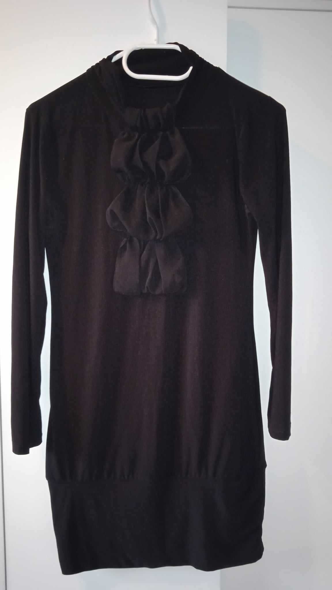 czarna sukienka tunika