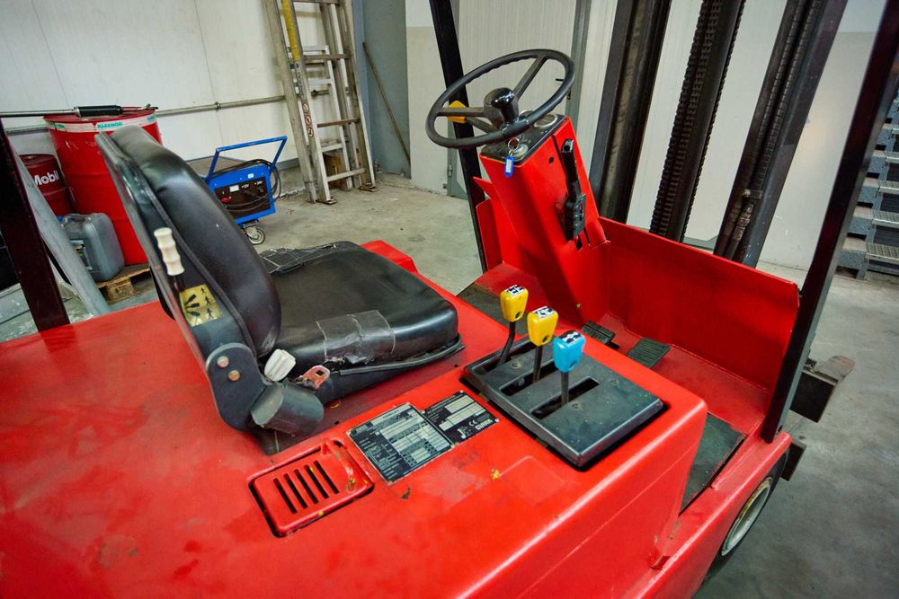 Wózek widłowy - Clark EM20