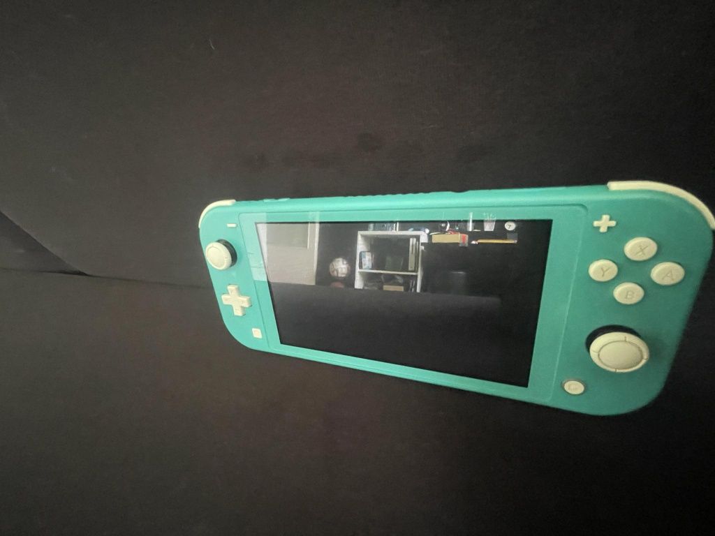 Nintendo Switch Lite z kompletem 2 gier Pokémon