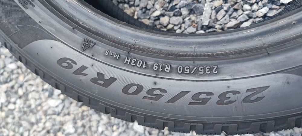 235/50/19 Pirelli Scorpion Winter 20r