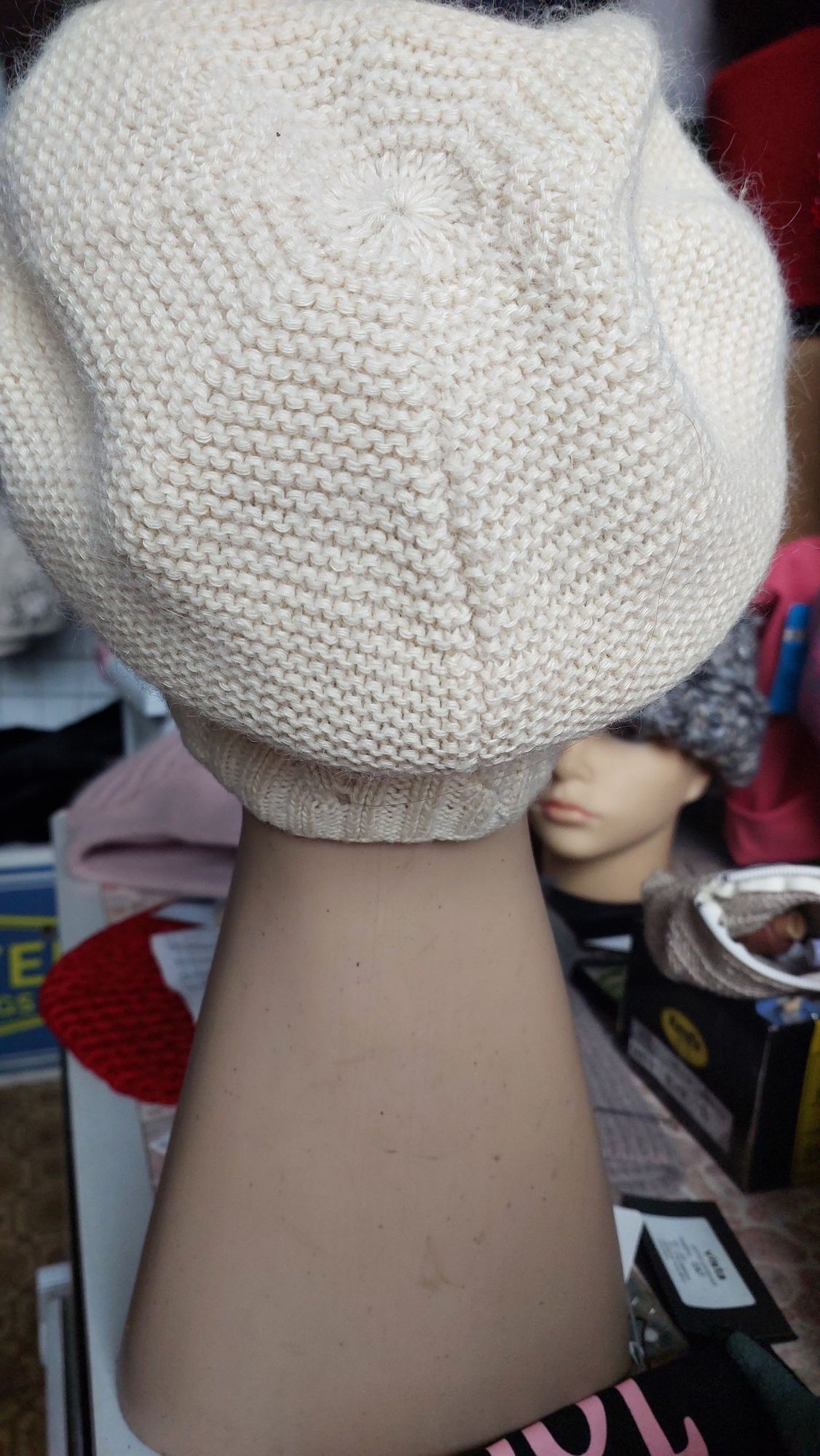 Продам шапочку  красивую