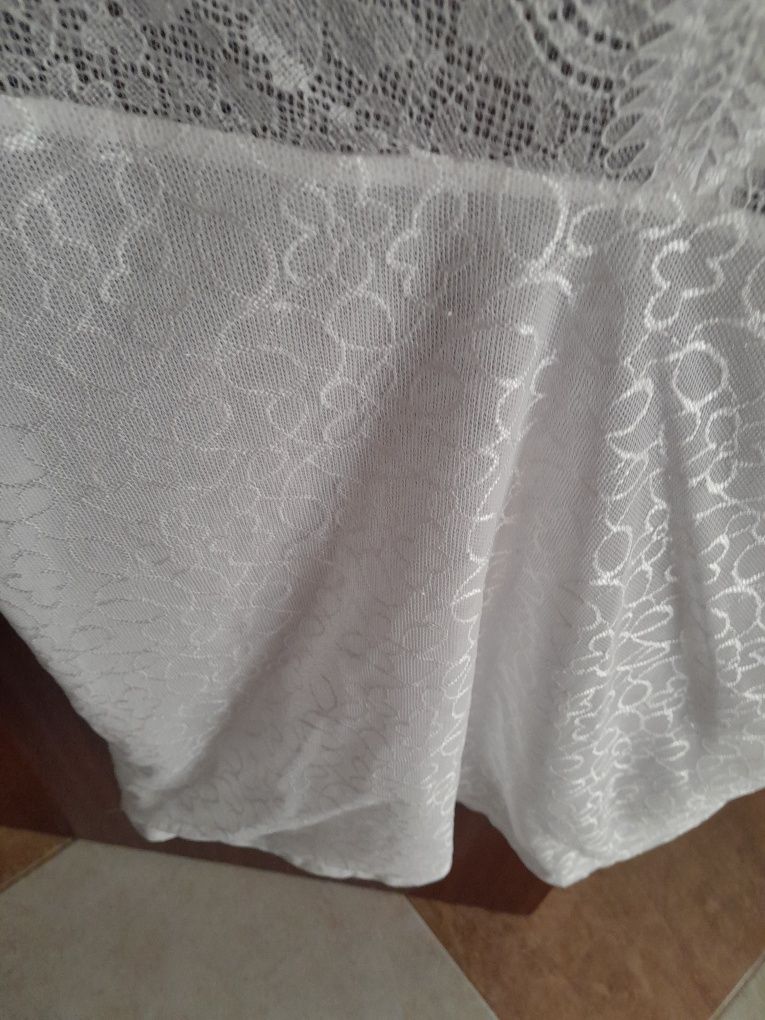 Blusa branca com renda