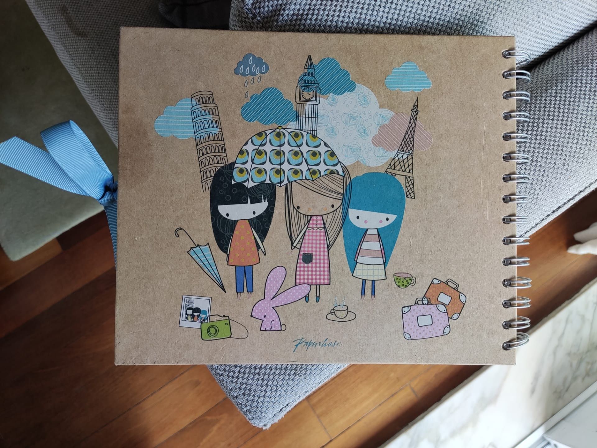Caderno/Álbum/Bloco Desenho da "Paperchase" - meninas/raparigas viagem