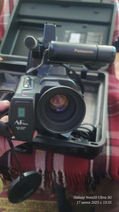 Відеокамера Panasonic NV-M7E