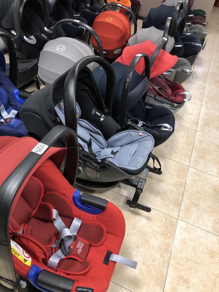 Автокрісла Шоурум Britax Römer Cybex Recaro Maxi Cosi бустер