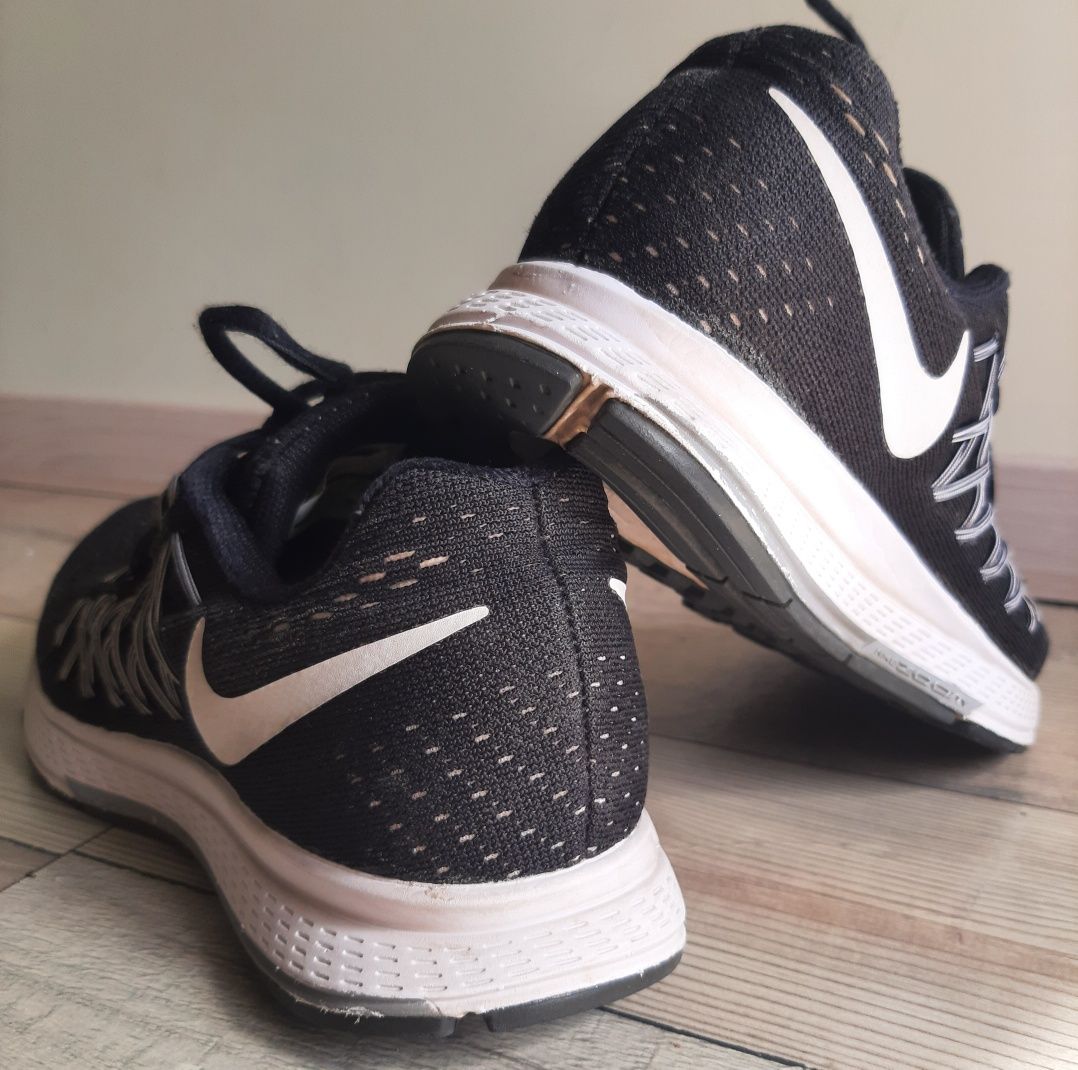 Кросівки NIKE (р.37,5)