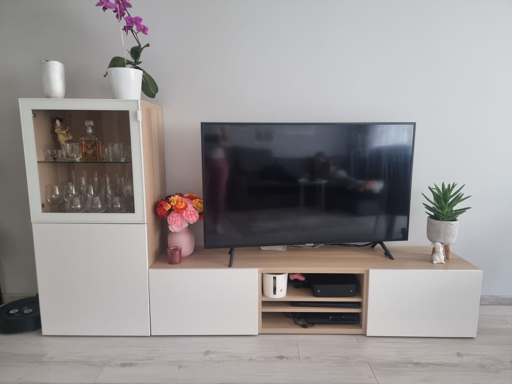 Ikea Besta rtv, komplet bialy / dab bejcowany