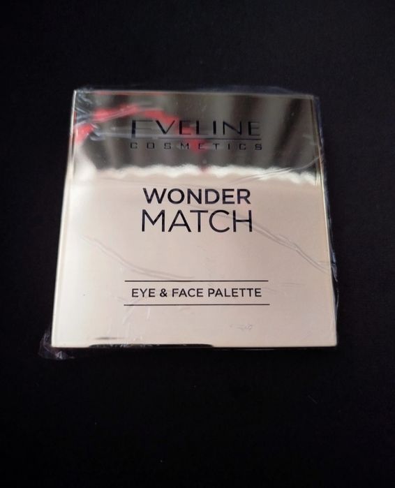 Paleta z lusterkiem Eveline Wonder Match do makijażu oczu i konturowan