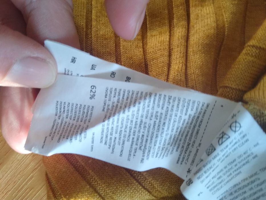 Ołówkowa sukienka z guzikami