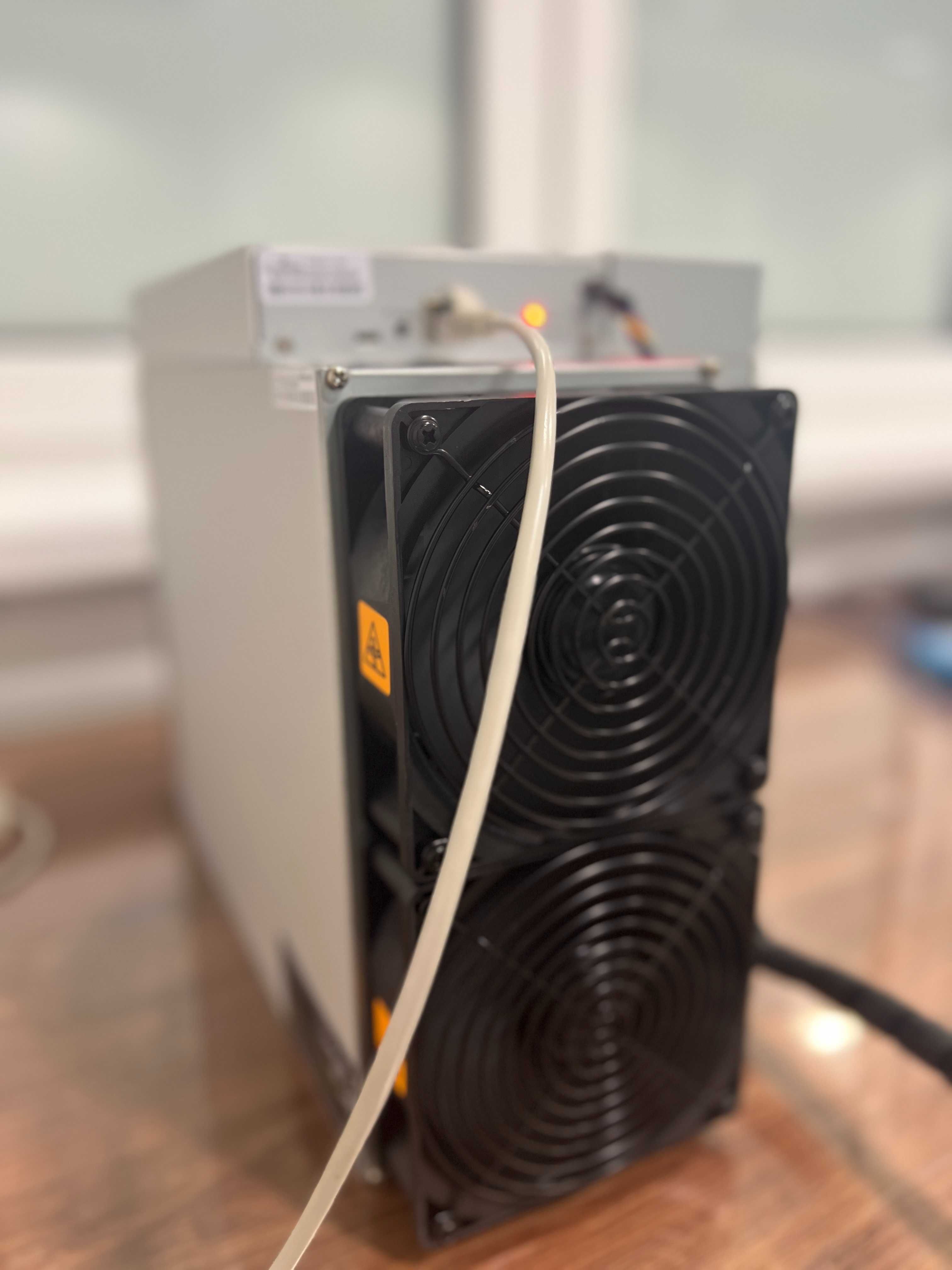 Наявність! Б/в Майнери Asic Bitmain Antminer S19j Pro+ 117 Th 3450 Вт
