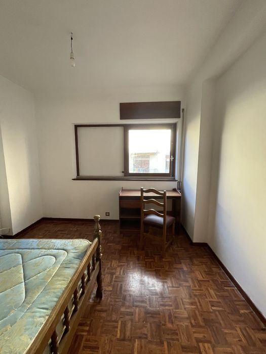 Mesa secretária + cadeira