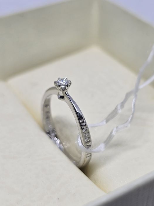 Каблучка Доміані. Кольцо с бриллиантом