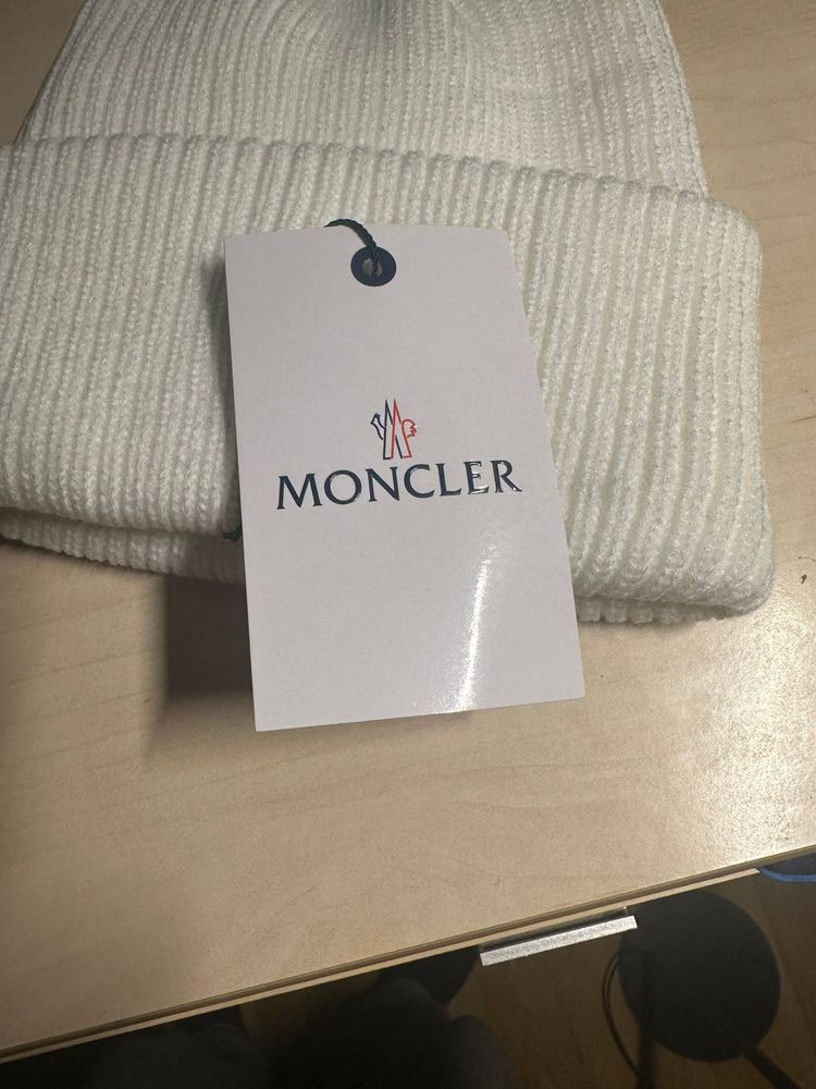 Gorro Moncler novo nunca usado