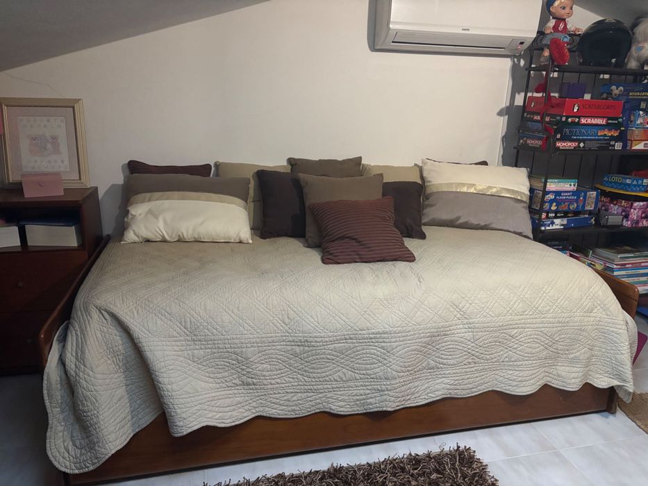 Cama dupla OFERTA mesa cabeceira e 2 colchões