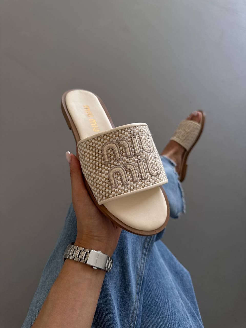 36-41 | Жіночі шльопанці Miu Miu Light Cream Slides | Жіночі шльопки