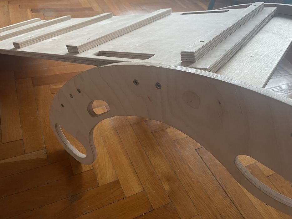 Drewniany bujak ze zjeżdżalnią Montessori