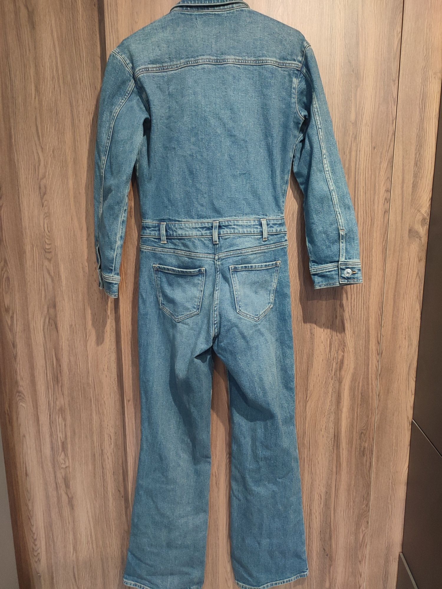 Nowy kombinezon jeansowy Reserved, rozmiar S