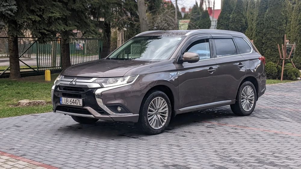 Mitsubishi Outlander PHEV hybryda Plugin 2.0 Mitsubishi 4x4