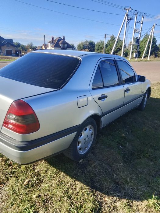 Продам Мерседес с180 1995року на повному ходу