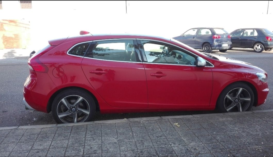 Volvo V40 R Design