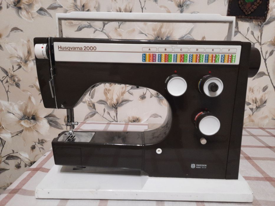 Швейна машинка Husqvarna 2000