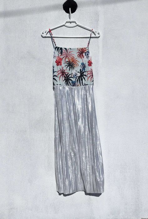 Летнее миди платье с гавайским принтом пальмы и плиссе металлик Zara S