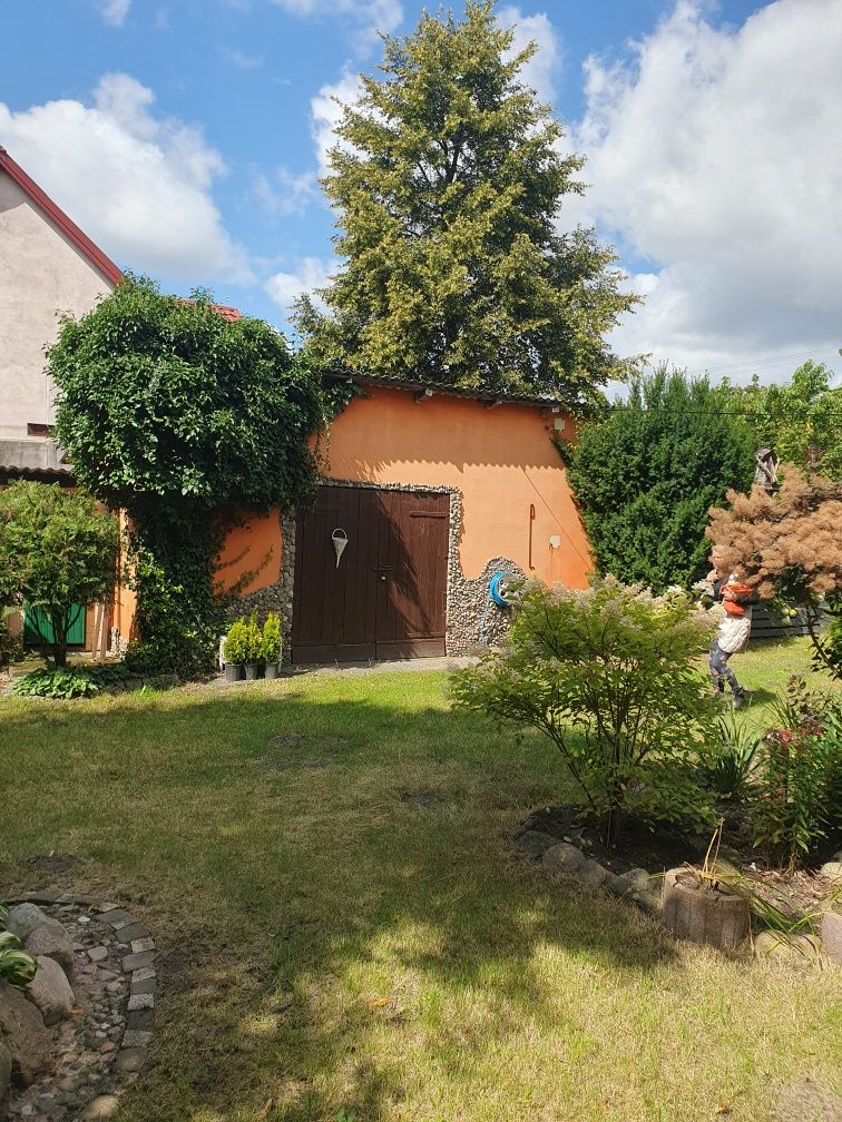 Dom z tarasem na działce 800 m2