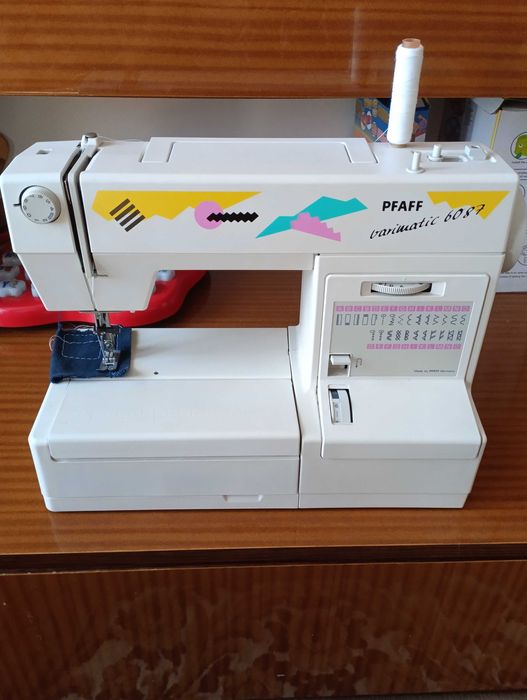 Maszyna do szycia Pfaff 6087, stan dobry