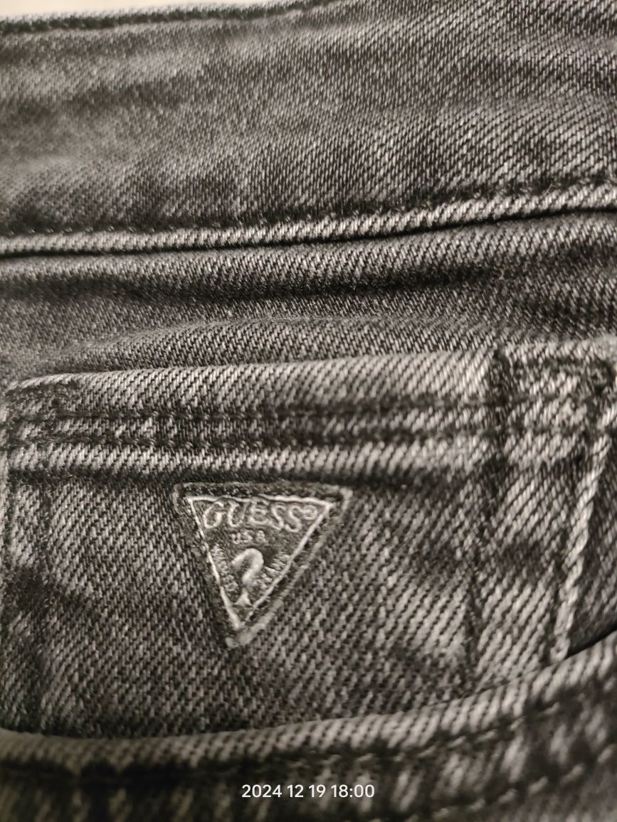 Spodnie czarne przecierane Guess rozm.30