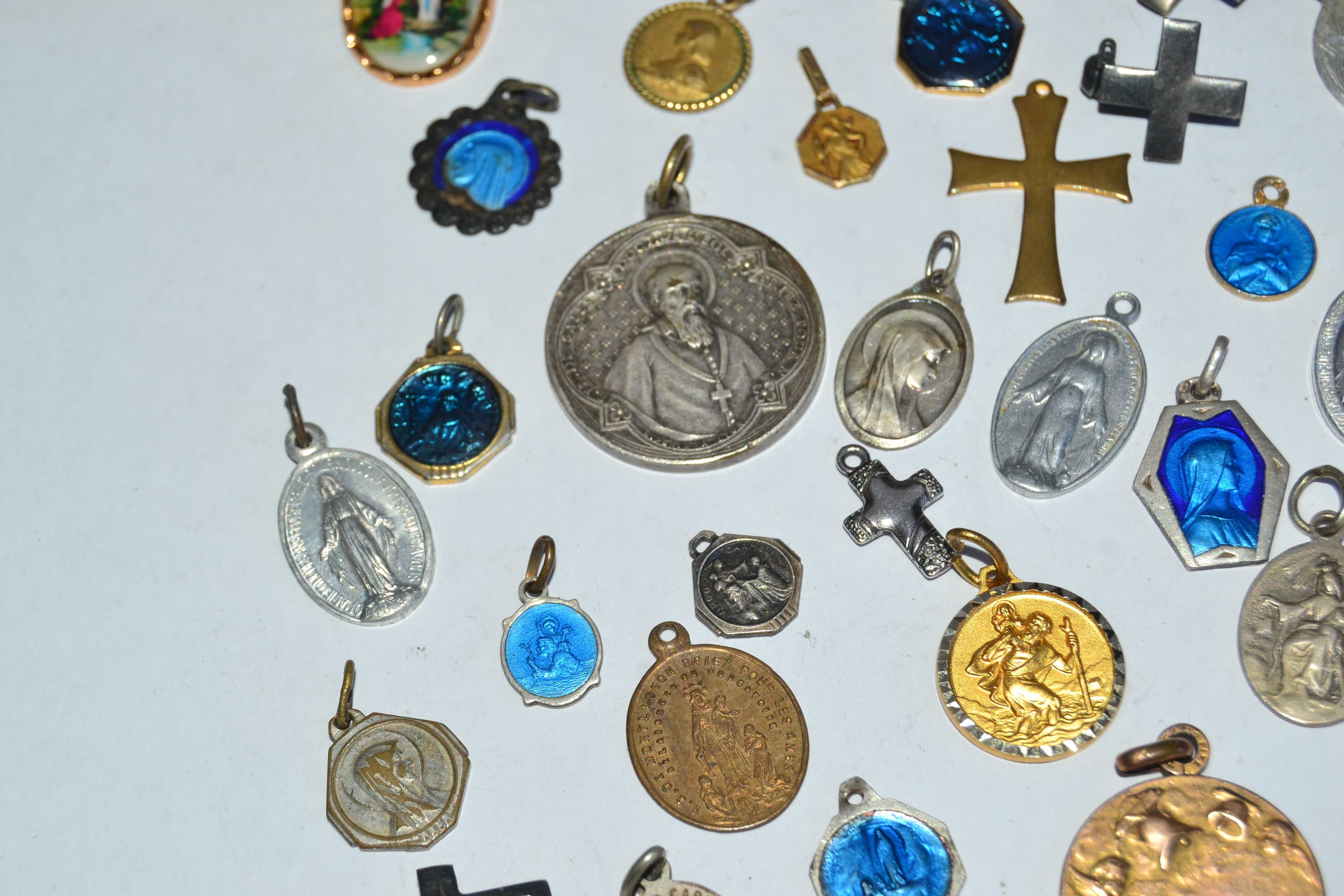 Lote de Pendentes e Medalhas Religiosas