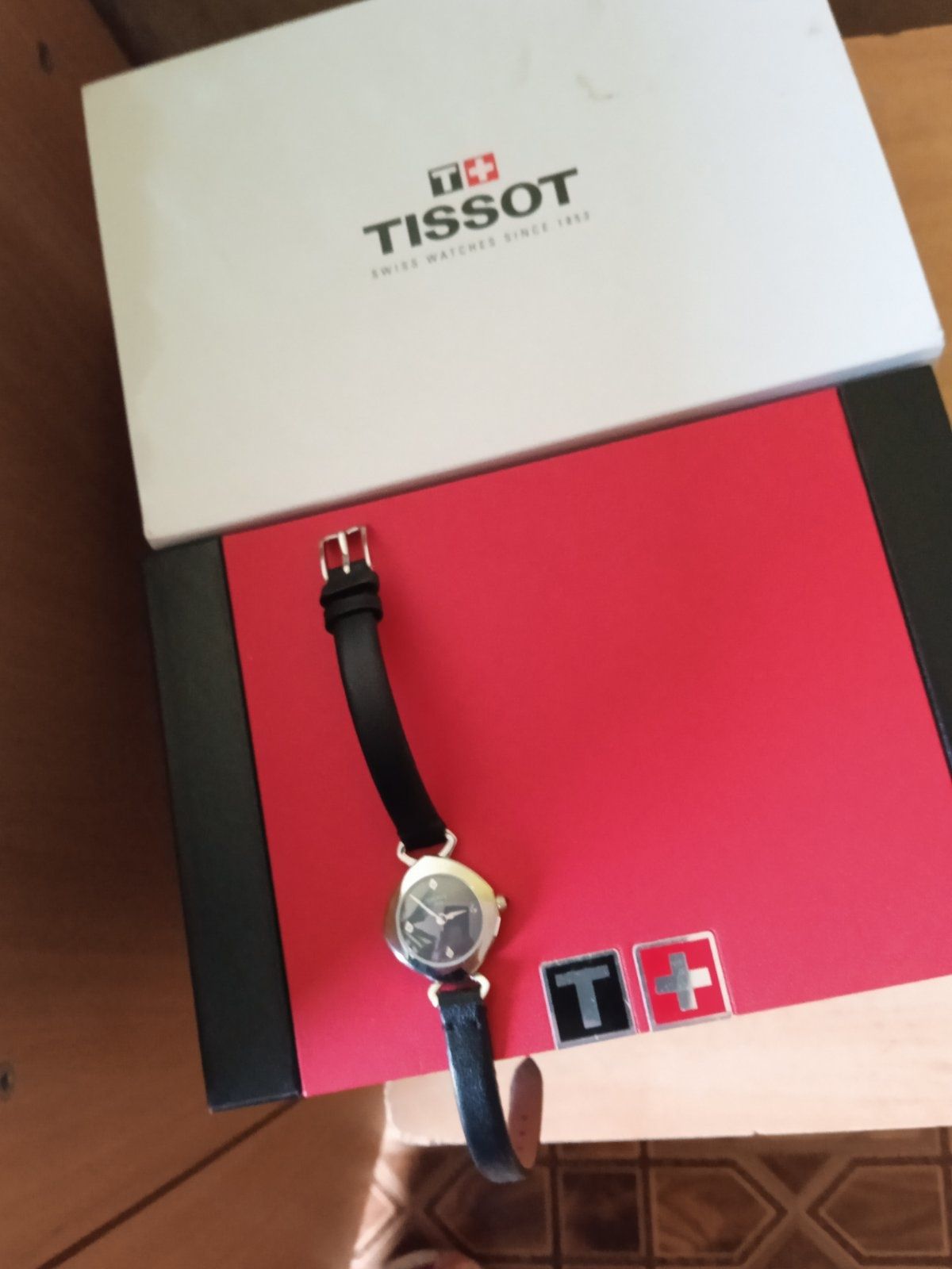 Продам женские часы TISSOT