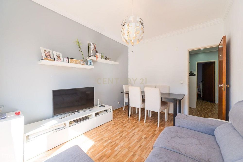 Apartamento T2 em Mina de Água, Amadora