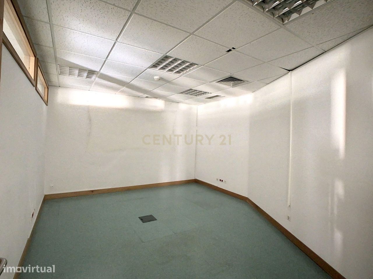 Escritório com 340 m2 na Av. Columbano Bordalo Pinheiro, Lisboa