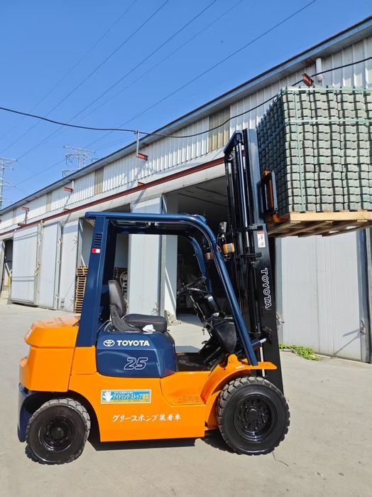 Wózek widłowy TOYOTA 2.5 t  2022 rok Diesel JAK NOWY!