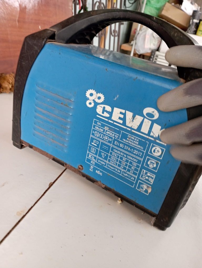 Máquina de soldar eletrodos  marca CEVIK ler descrição