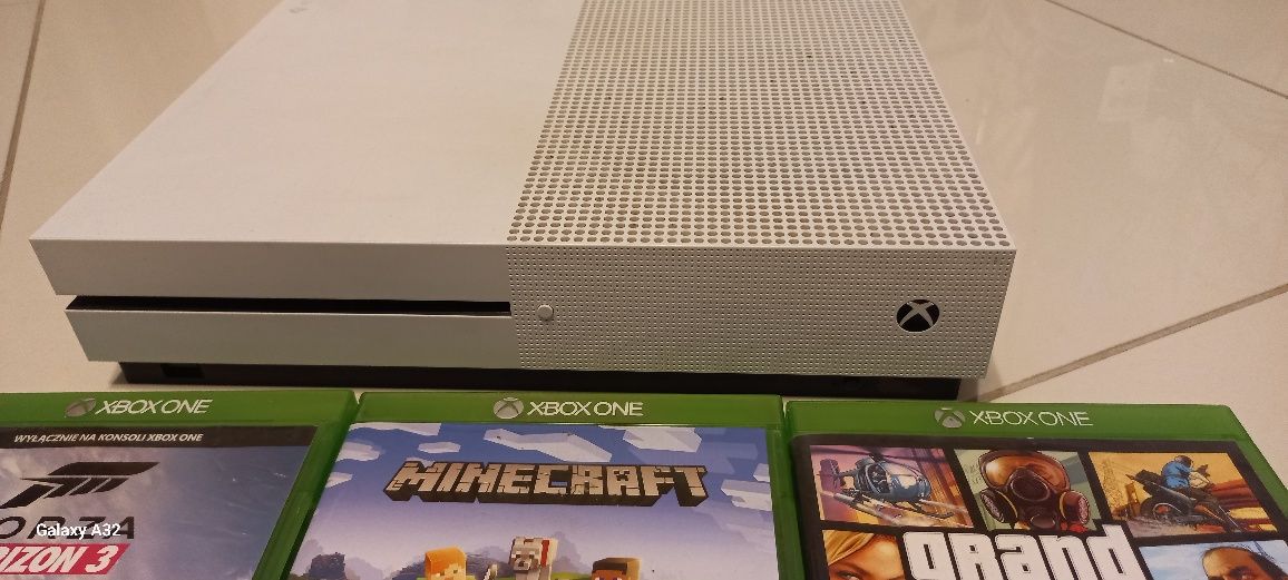 XBOX ONE S  z grami i padem