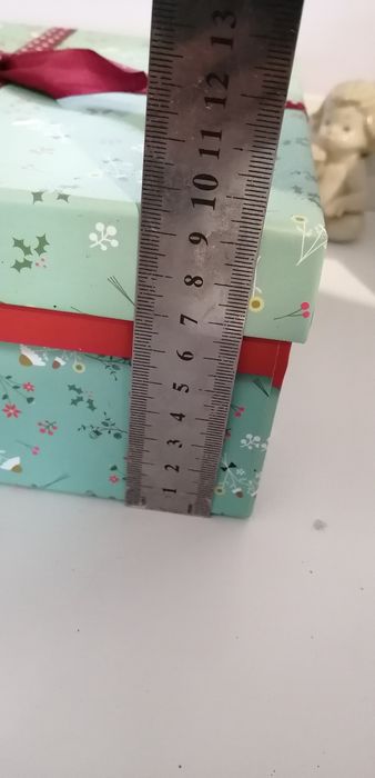 Продам подарункові коробки