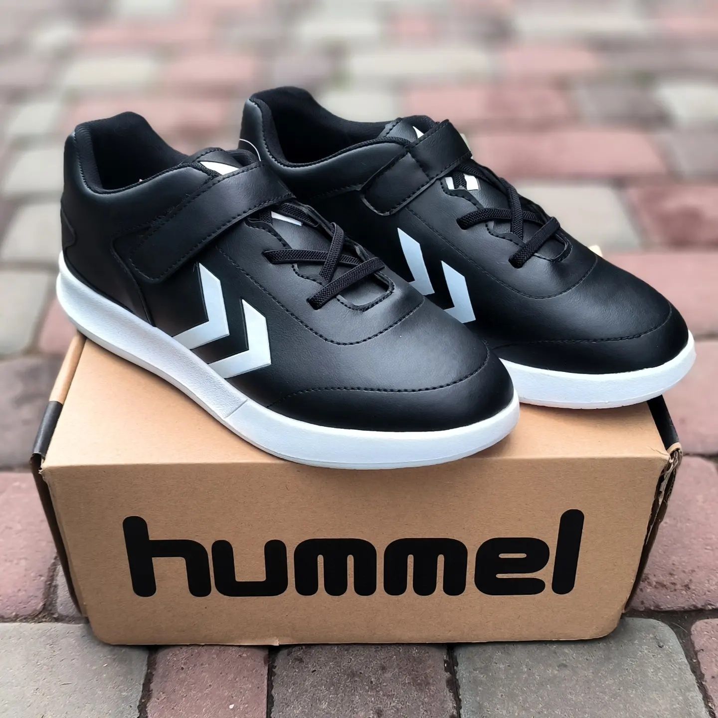 Шкіряні кросівки для підлітків та жінок Hummel