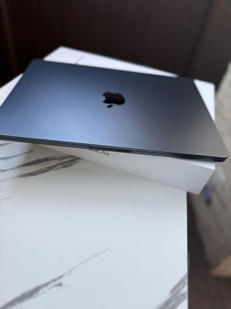 Ноутбук Apple MacBook Air 13,6" M3 2024 Midnight (MRXV3)