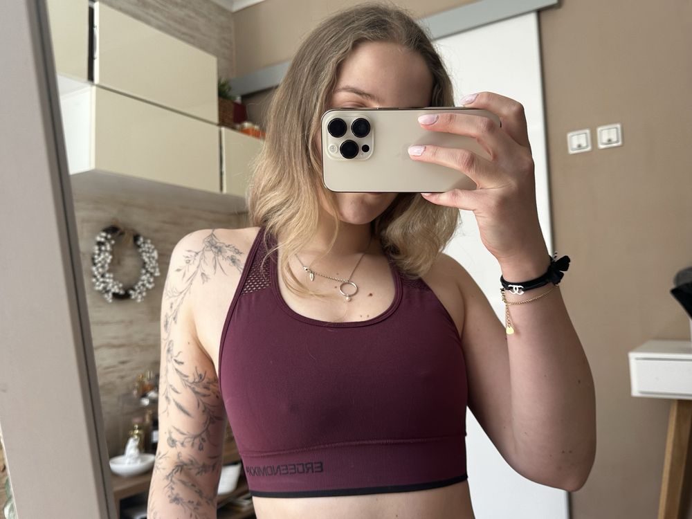bordowy stanik sportowy