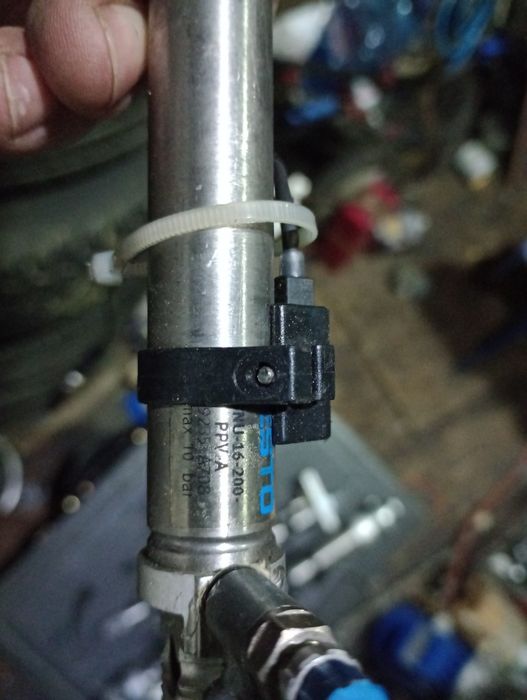 Siłownik pneumatyczny Festo 16x200