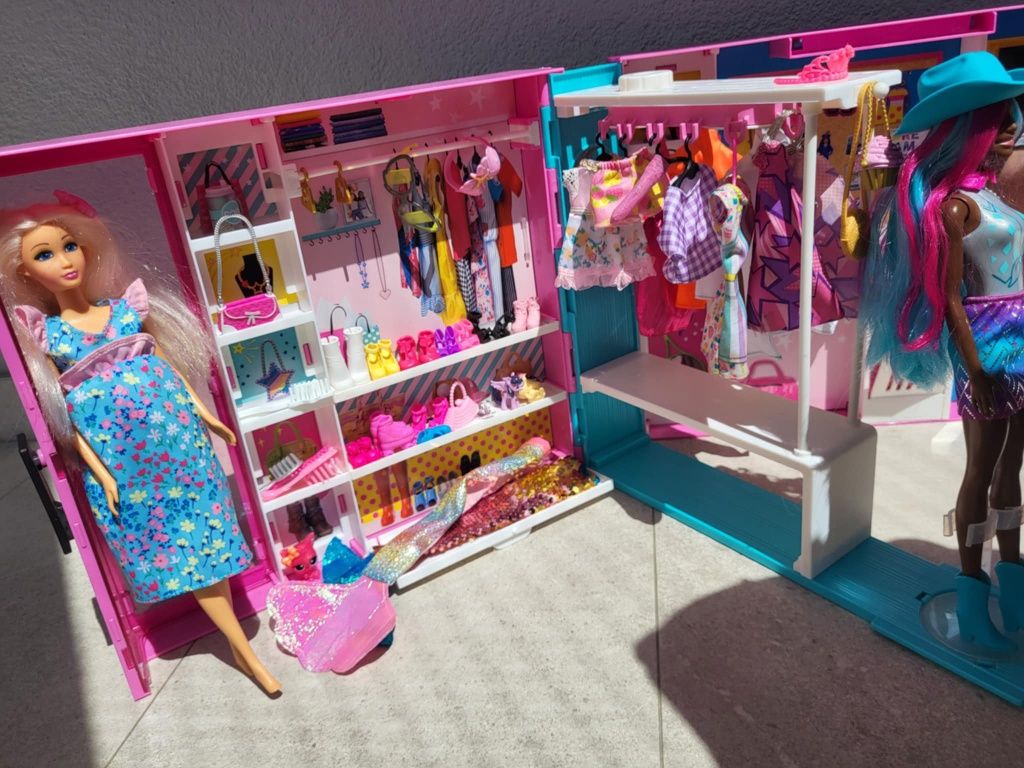 Szafa Barbie z dodatkami