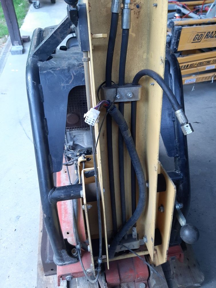 Zagęszczarka LG500 Dynapac Atlas Copco uszkodzony silnik na części