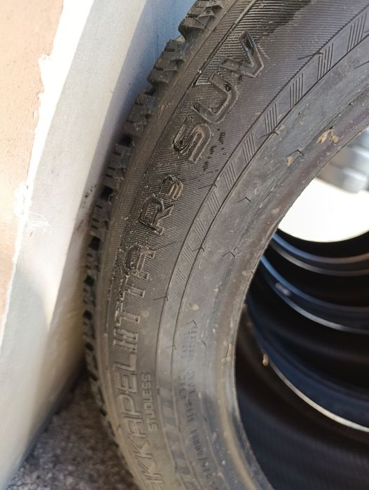 Продам комплект шин 275/50-21 Nokian