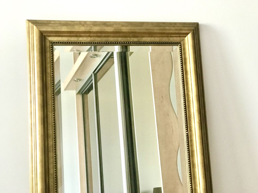 Duże lustro w złotej ramie Ikea Levanger