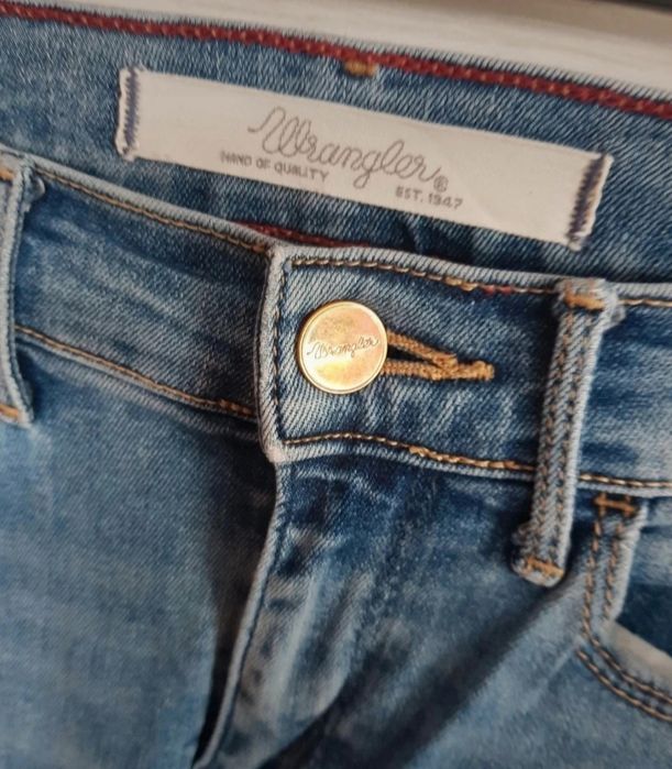 Spodnie wrangler w26l32 piękne rurki niebieskie dopasowane