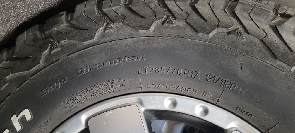 Opony 285/70R17   T/A